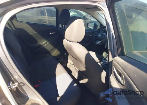 2017 Toyota Yaris Ia z USA, uszkodzony, nr VIN 3MYDLBYV8HY165754